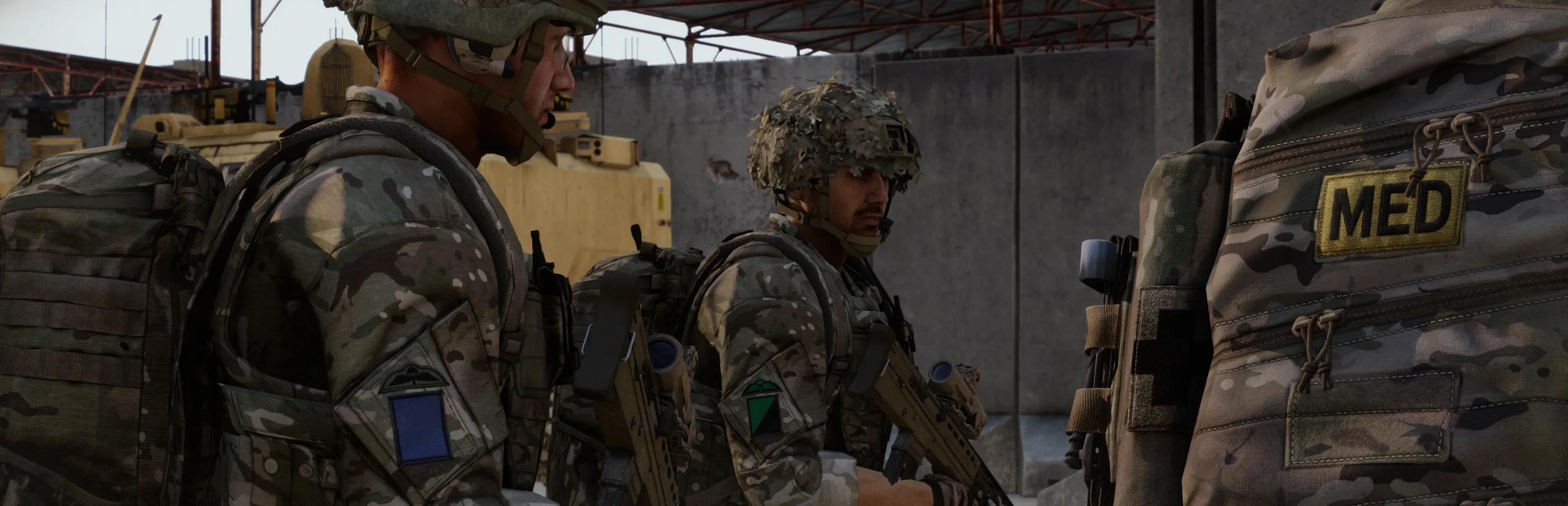 2 PARA and 1 R IRISH personnel operating together in the field.